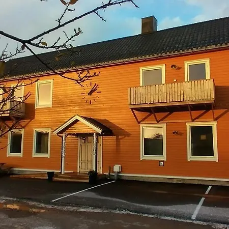 Gammelskola * Henningsvaer