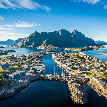 Gammelskola Apartment Henningsvaer
